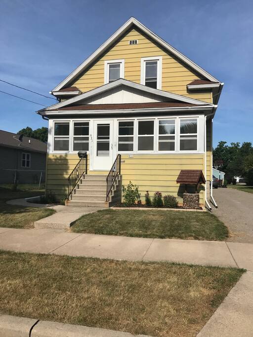 Enjoy your week at EAA at this spacious home on a quiet street in Oshksoh