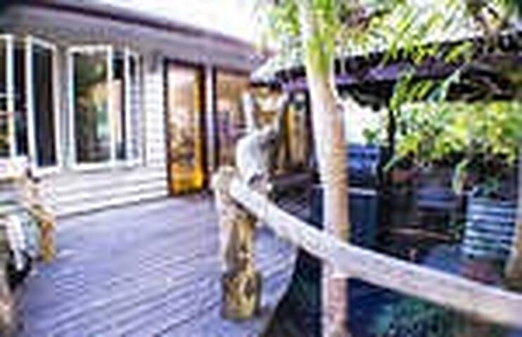 Island Retreat gallery image 4