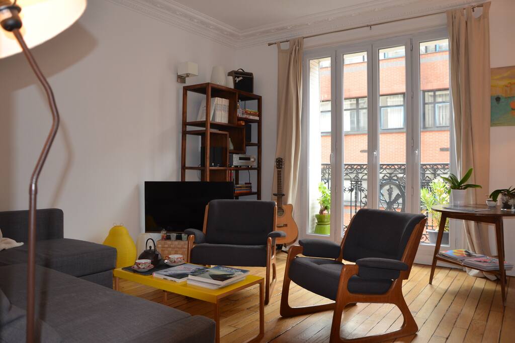 the big living room (with a sofa bed for two people)