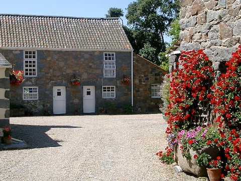 Honeysuckle Cottage, Les Buttes Holiday Cottages
