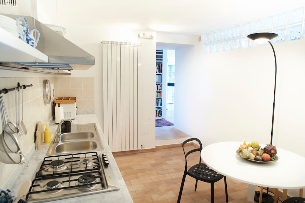 Fully equipped eat-in kitchen,