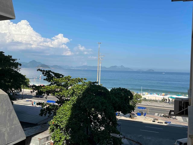 APT reformado, vista lateral mar em Copacabana!