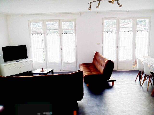 Maison au pied de la montagne (Cure ou Randonnée)