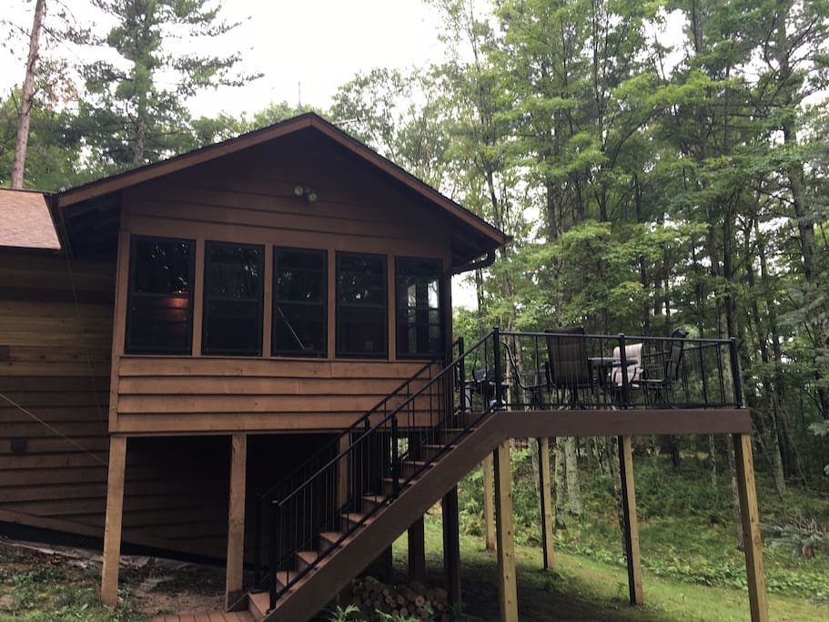 The side view of the beautiful cabin