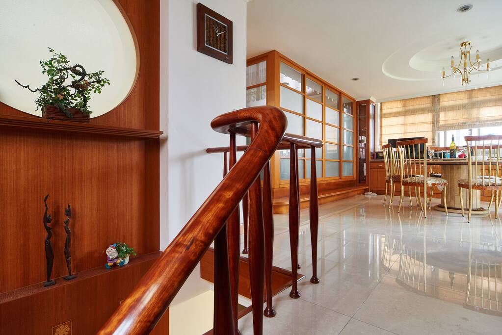 Bright and spacious dining area on the 2nd floor (7th fl
of apt)