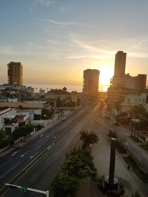 La vista hacia el malecon es bella