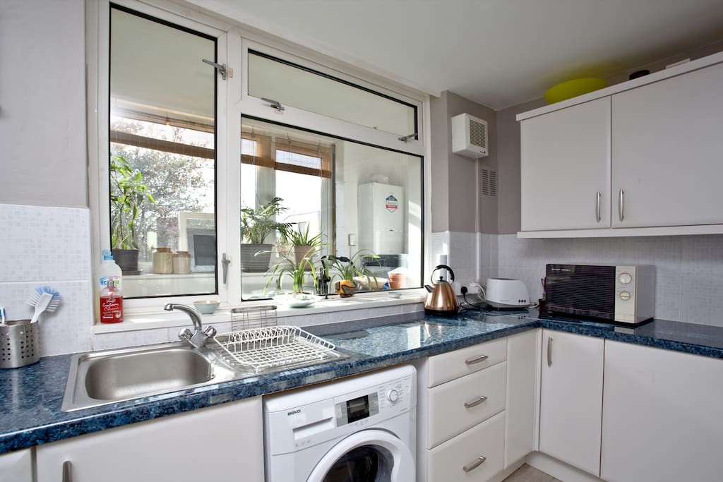Clean, bright well equiped kitchen
