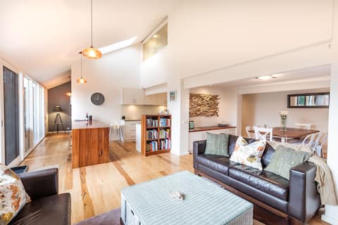 Top Airbnb: 9 Steps to the Beach! Hidden Ocean Grove Gem in Ocean Grove