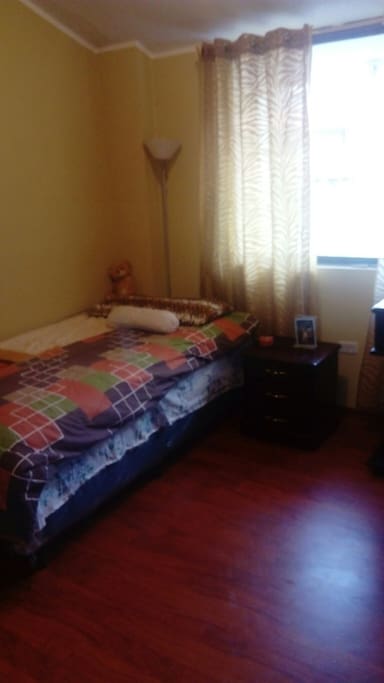 Cama de 1 1/2 plaza dormitorio privado
