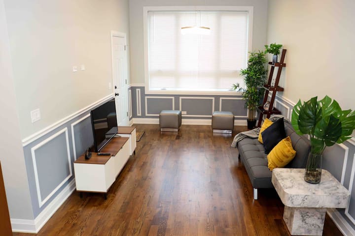Luxury 3 Bd, 2 Bath Condo - 15 Min From Downtown - Chicago, IL