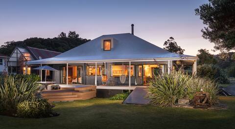 Absolute Beach Front -Tutukaka's slice of heaven