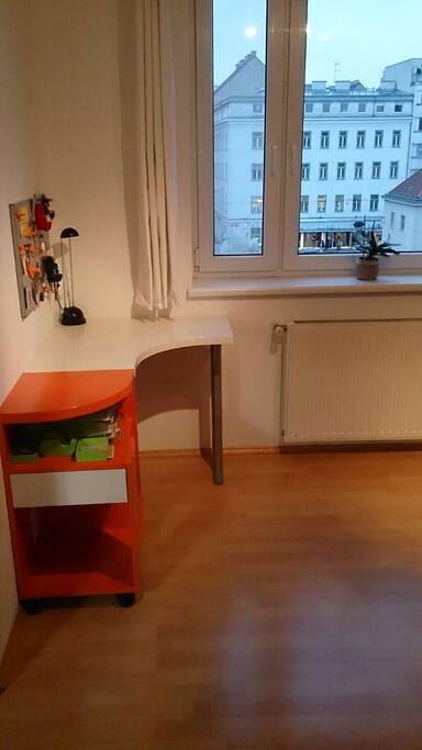 Schreibtisch/desk