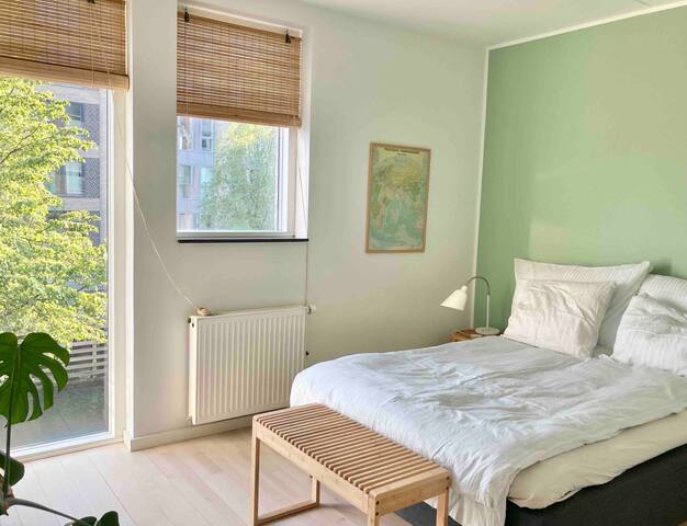 Harborview, canals, balcony, subway to airport gallery image 4