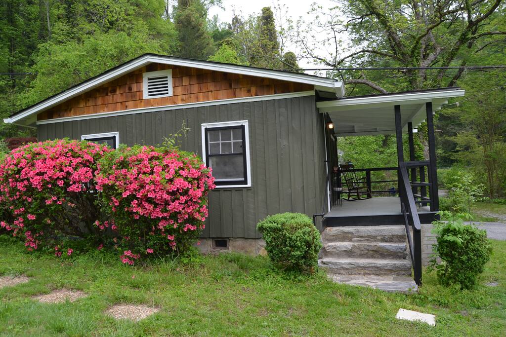 Top 100 Airbnb Rentals 2017 in Hendersonville, North Carolina