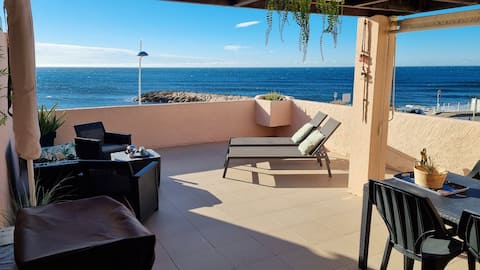 Top Airbnb: beautiful beachfront apartment in Sausset Les Pins