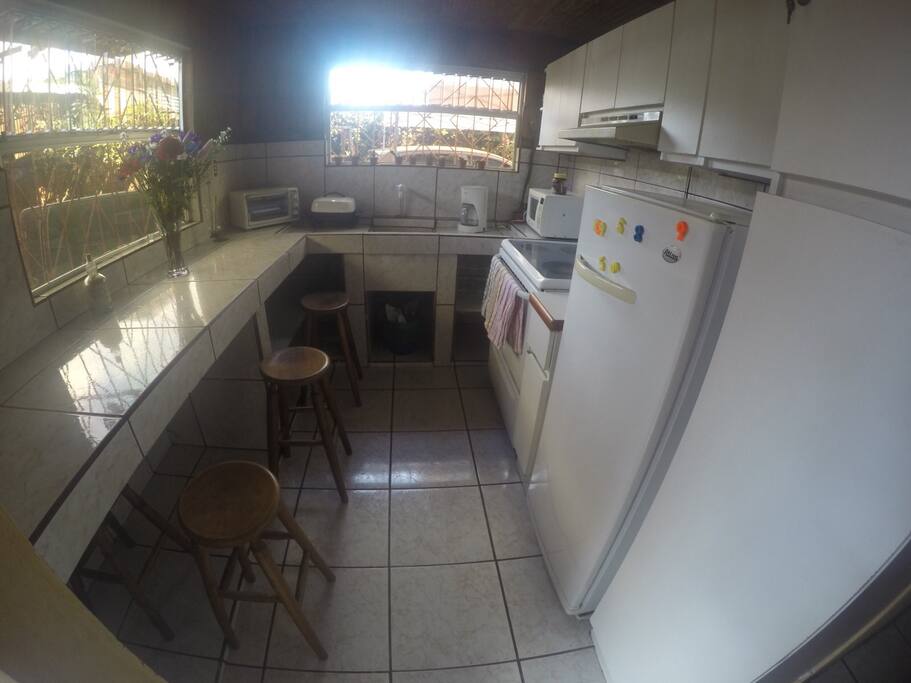cocina comun con todo lo necesario
