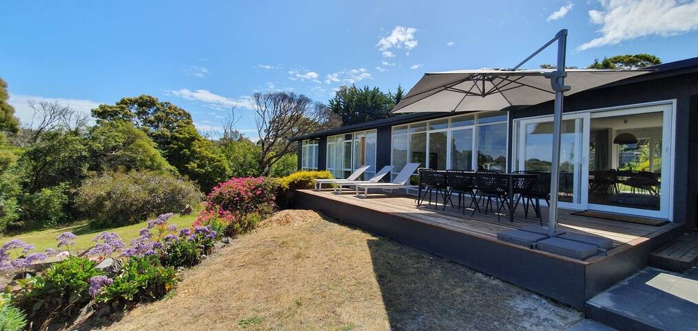 Classic 1960’s Australian Beach House gallery image 3