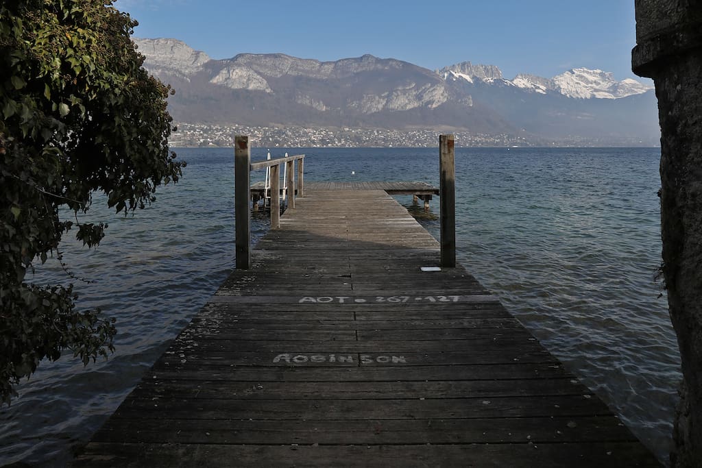 Le ponton de baignade.
The swimming spot nearby