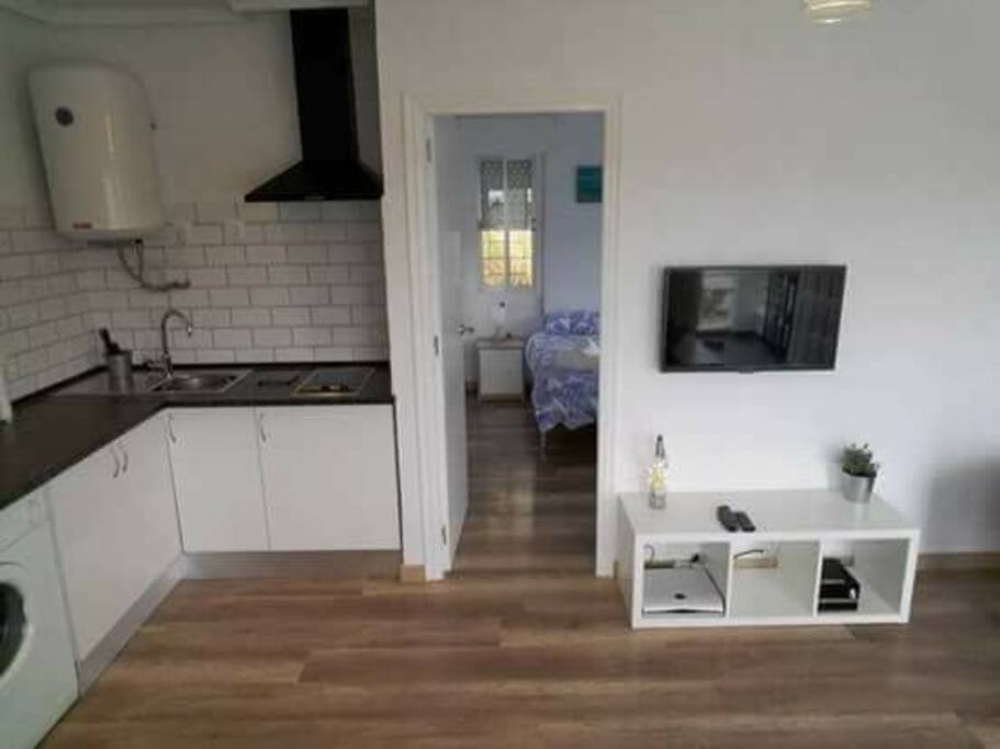 Fully fitted kitchen includes Hob, washing machine and fried freezer.