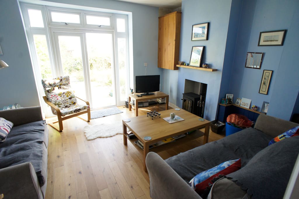 Bright and sunny living room