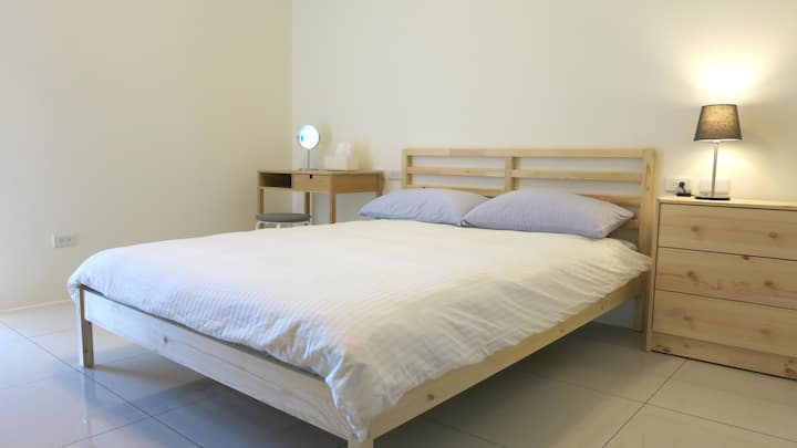 主臥（有廁所）,Master bedroom (pamoja na bafuni)