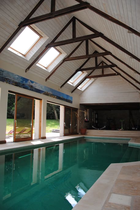 Piscine - Baignoire Jacuzzi - Douche Jacuzzi - Salle de sport (en commun avec un deuxième cottage)