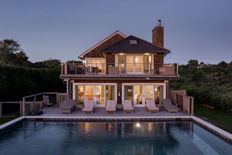 Amazing Spacious Waterfront Property Infinity Pool