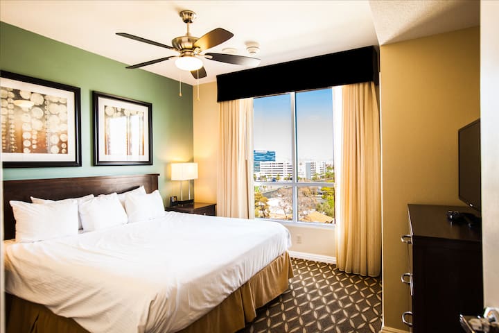 Wyndham Grand Desert Resort ~ 2B ~ Sleeps 8 ~Vegas