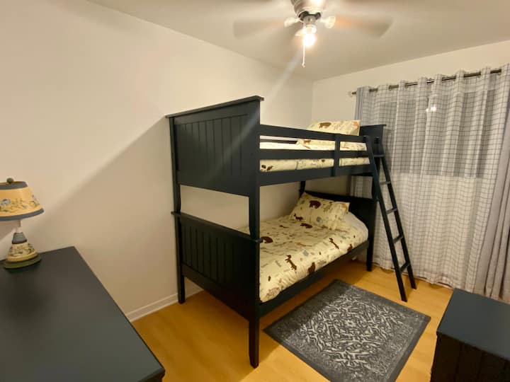 Dormitorio para niños en el piso principal