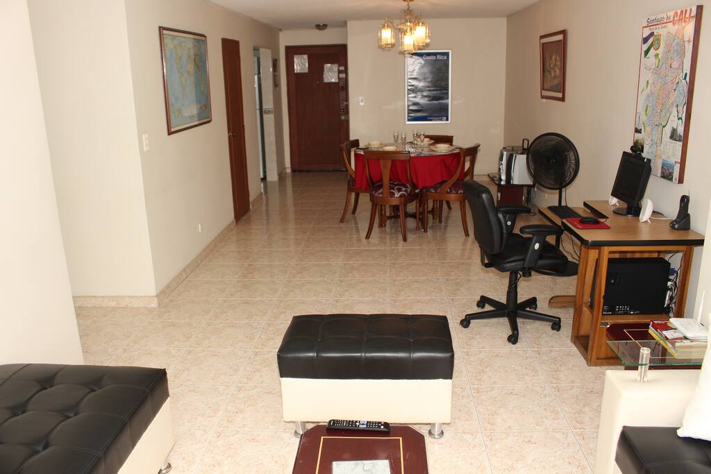 Living room with Internet/WIFI, Smart TV, desktop computer, telephone land line & Stereo