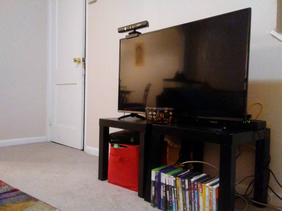 Enjoy television and wifi access with your stay. Guests are able to use the Xbox to watch movies or play video games.