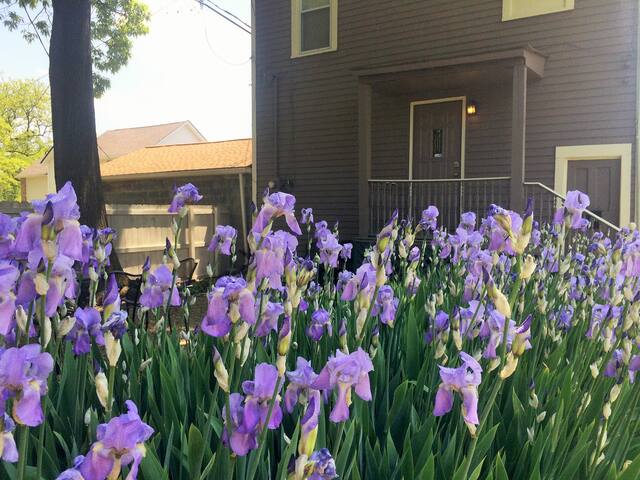 Victorian Carriage House