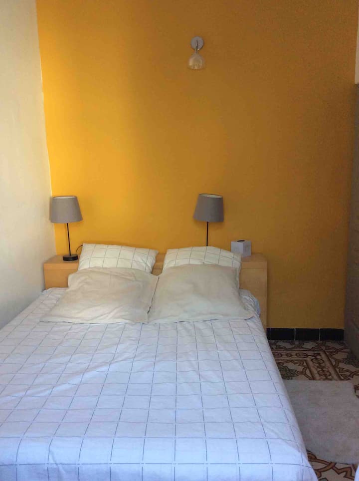 Spálňa na prízemí. 160 cm posteľ. 