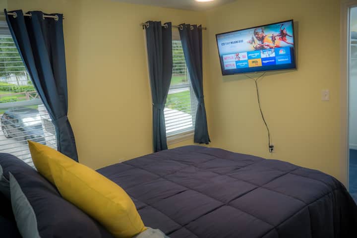 Second Bedroom with new 12" memory foam mattress.