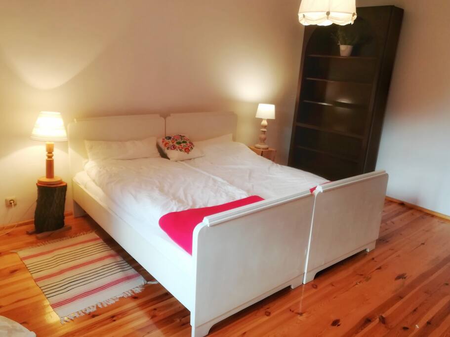 Das Schlafzimmer, antike aber bequeme Betten