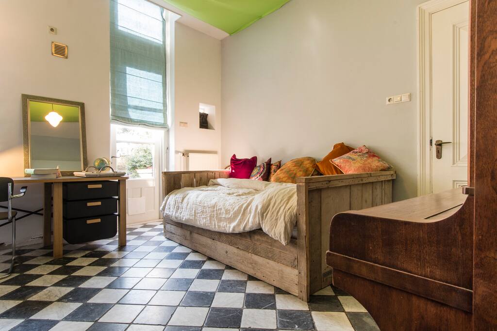 piano room connected to the garden