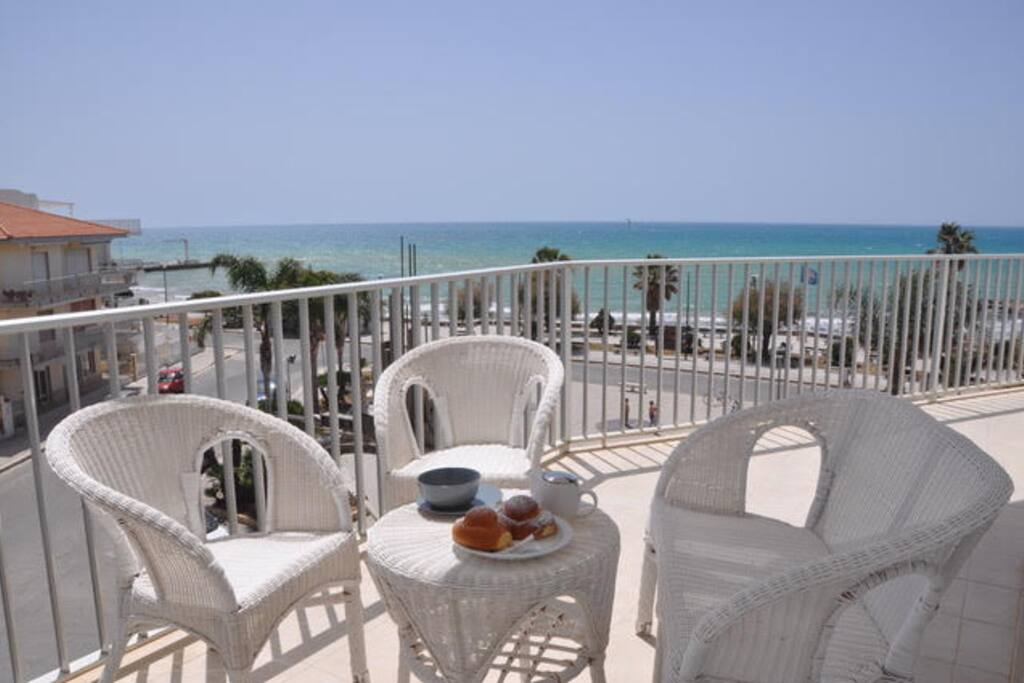 Terrazza con incantevole vista mare