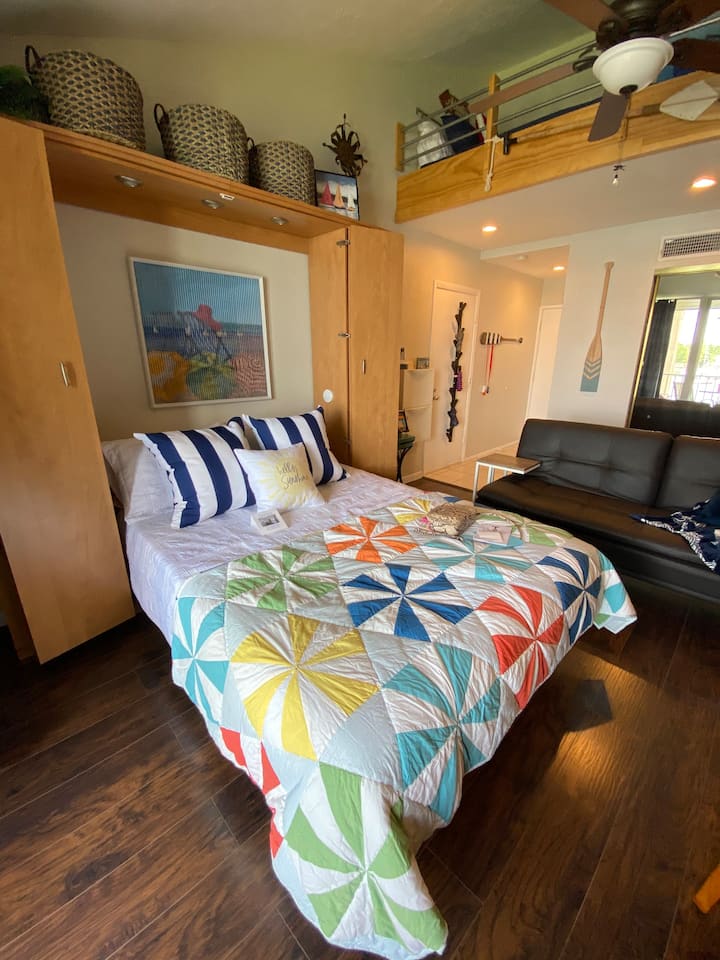 Mapumziko Yaliyohamasishwa na Nyumba Ndogo yana Starehe Zote za Nyumbani!