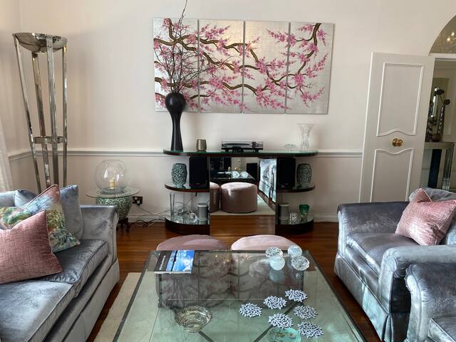 Private Entrance, Heathrow Express, Hyde Park gallery image 2