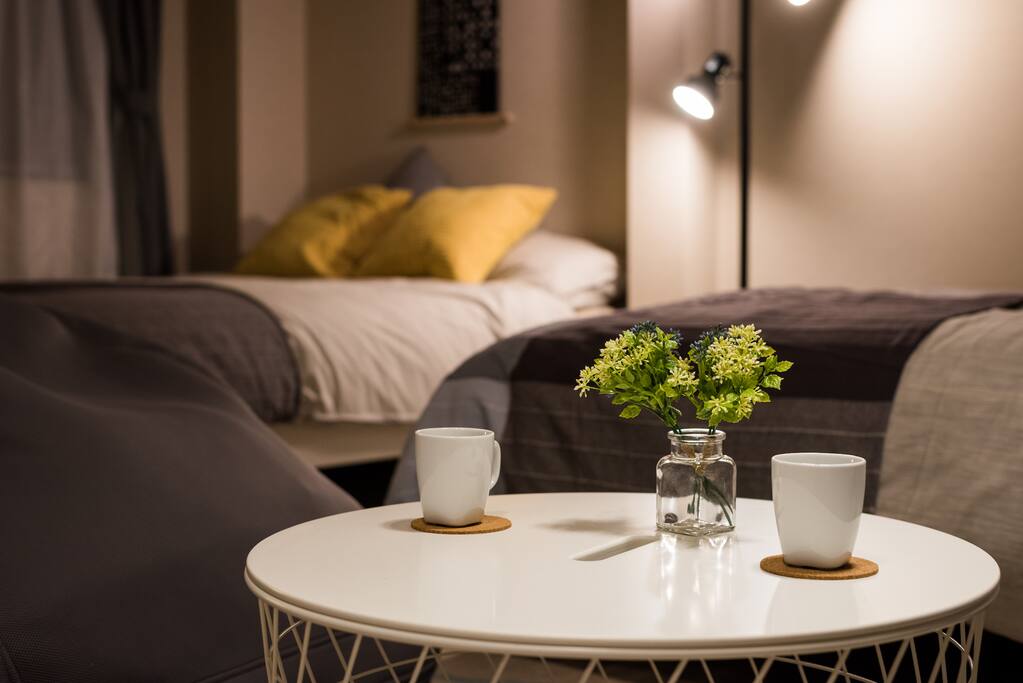 Apartment 1: Decor