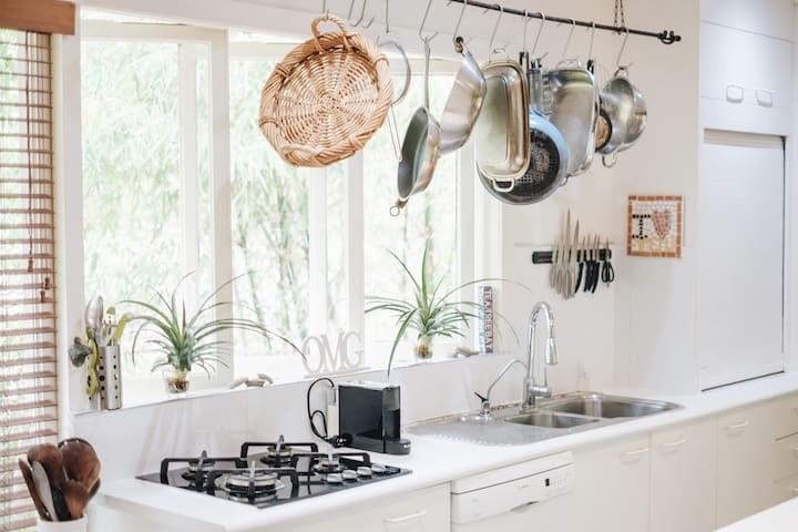 Little Cove Family Beach House (Pet Friendly)