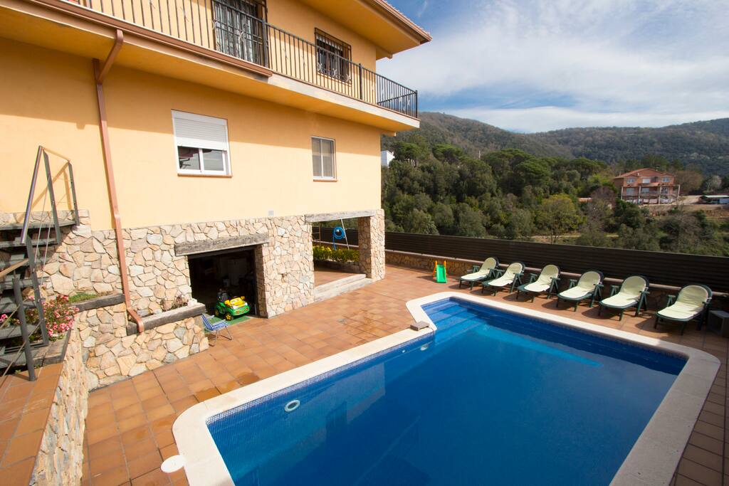 Swimming pool and sunbeds