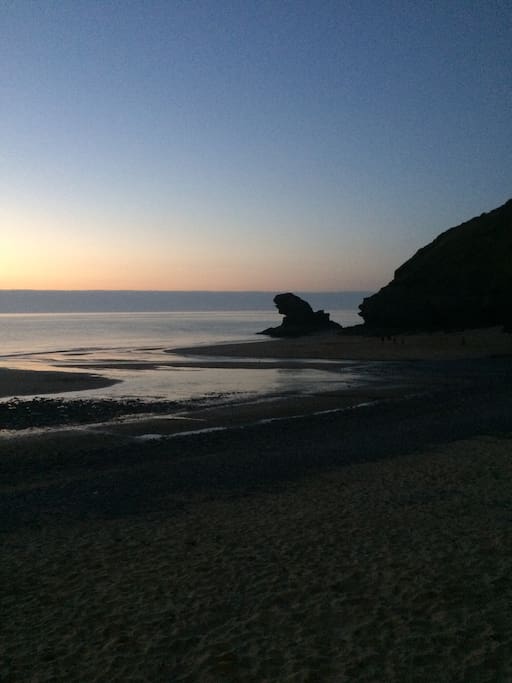 Llangrannog beach: Carreg Bica at sunset