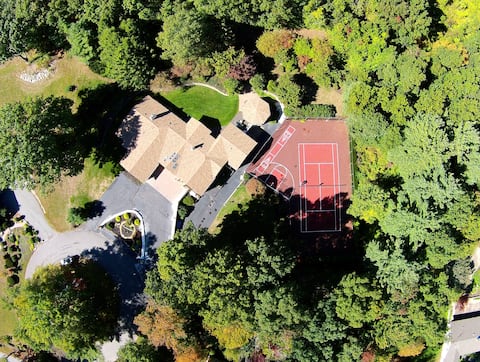 One Level 2 bedroom suite on private cul-de-sac