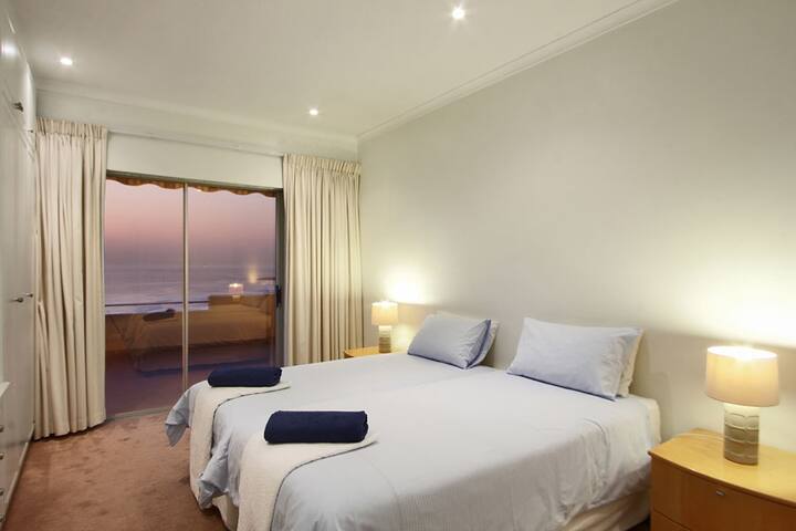 Atlanta 2 bed Balie Bay Camps Bay Cape Town gallery image 3