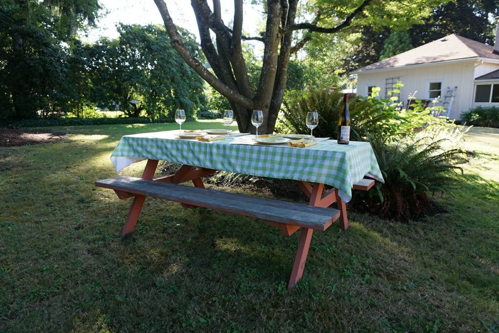 You don't even need to leave the house to have a picnic!
