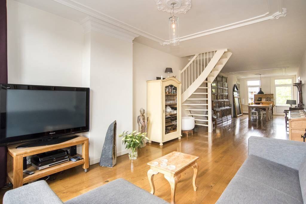 Quick view: Large living room.