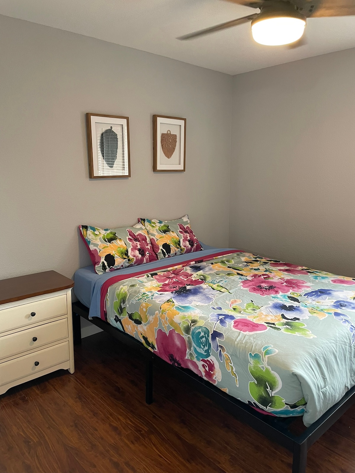 Bedroom 3 with queen