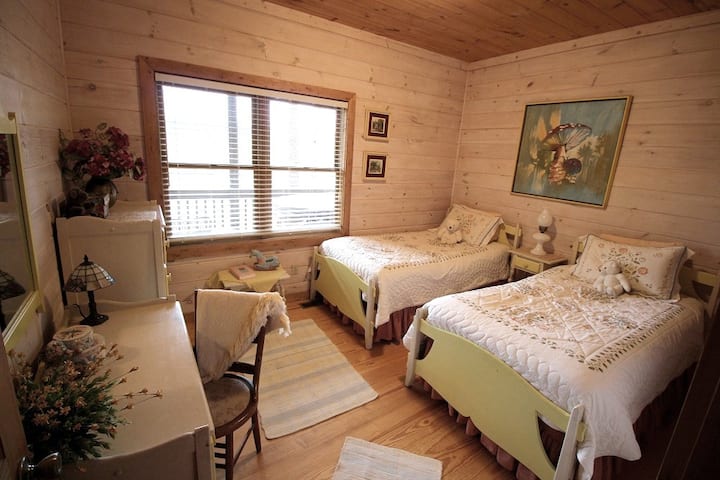 Georgia Country bedroom