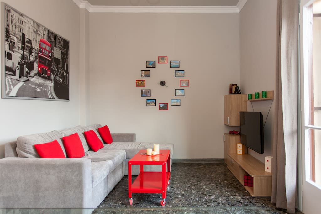 The living room has one comfortably sofa with a 40'' tv full HD led,